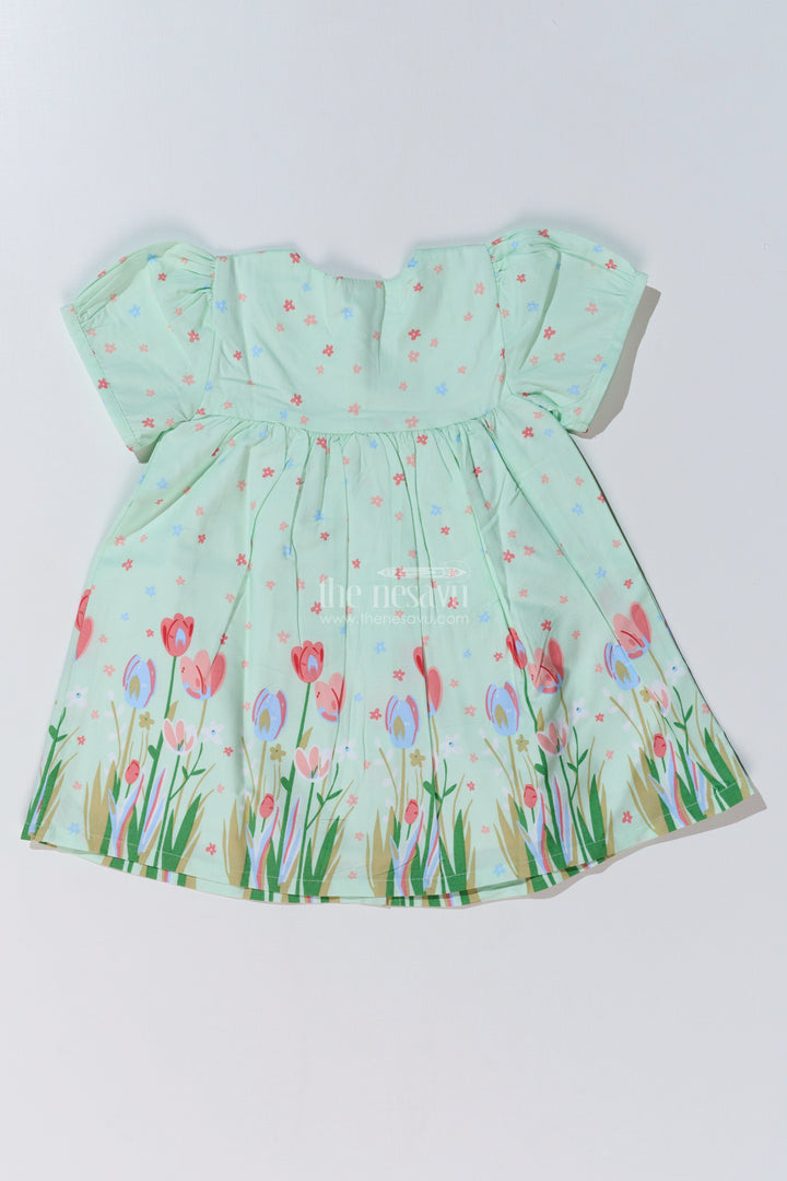 The Nesavu Baby Cotton Frocks Adorable Floral Print Frock Suit for Baby Girls with Button-Front and Puff Sleeves Nesavu Nesavu Adorable Floral Print Frock Suit Baby Girls Button-Front Puff Sleeves