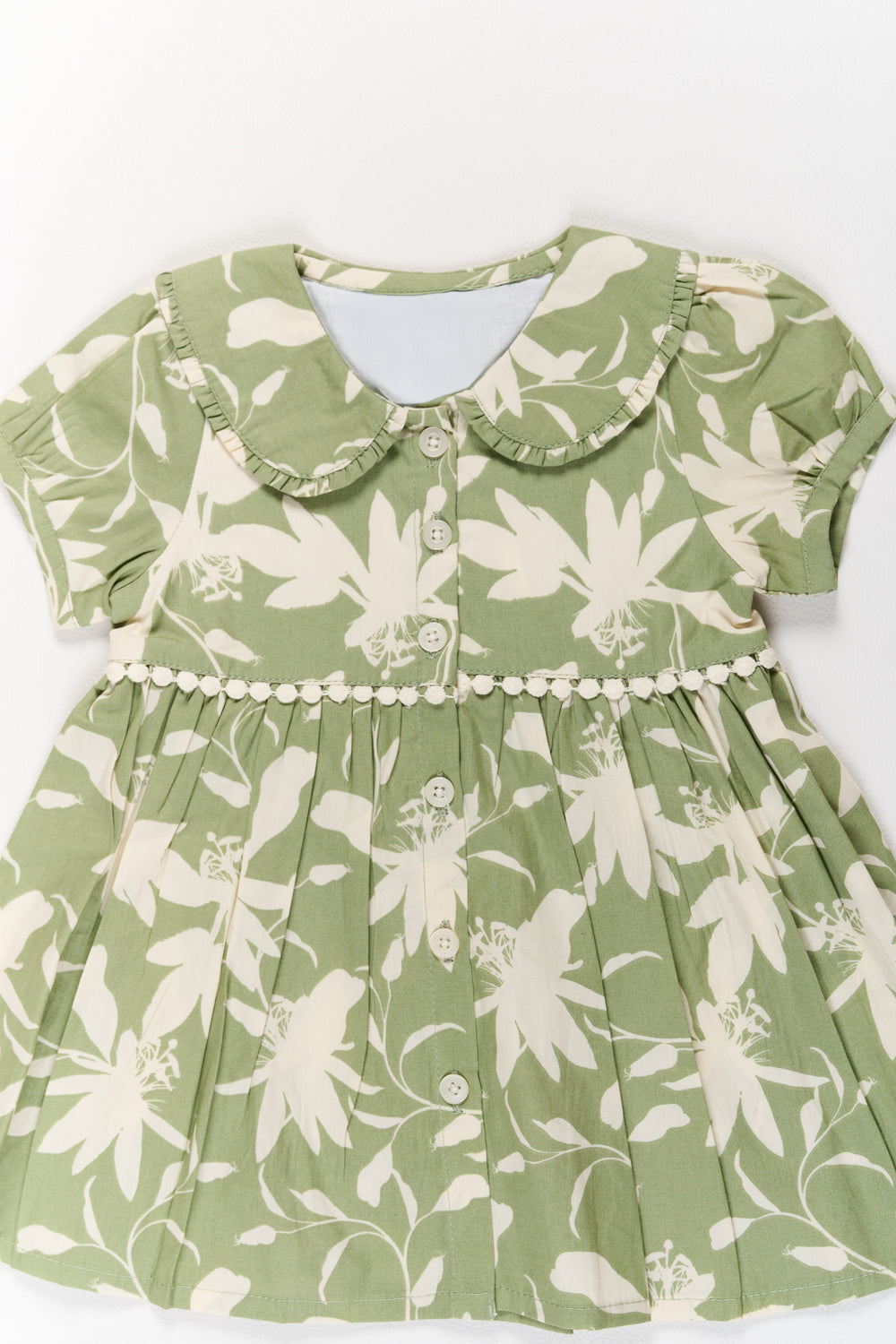 The Nesavu Girls Cotton Frock Babydoll Casual Dress for Girls in Green with Floral Patterns and Lace Accents Nesavu Nesavu Babydoll Casual Dress Girls Green Floral Prints Lace Waistline