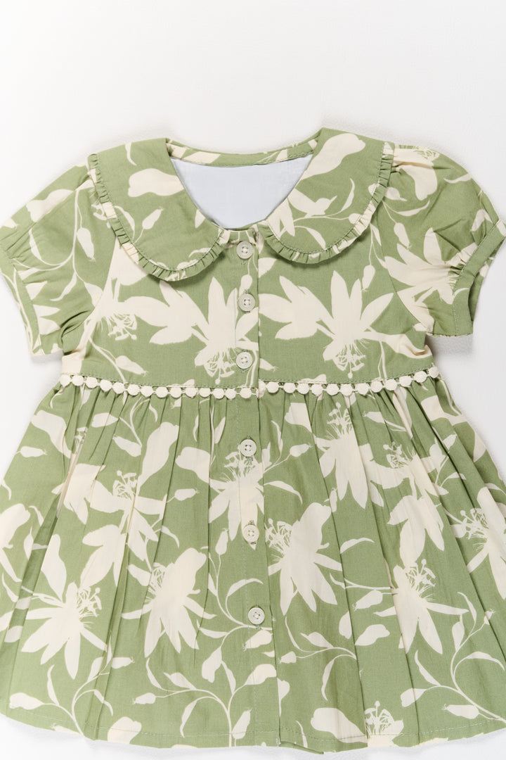 The Nesavu Girls Cotton Frock Babydoll Casual Dress for Girls in Green with Floral Patterns and Lace Accents Nesavu Nesavu Babydoll Casual Dress Girls Green Floral Prints Lace Waistline