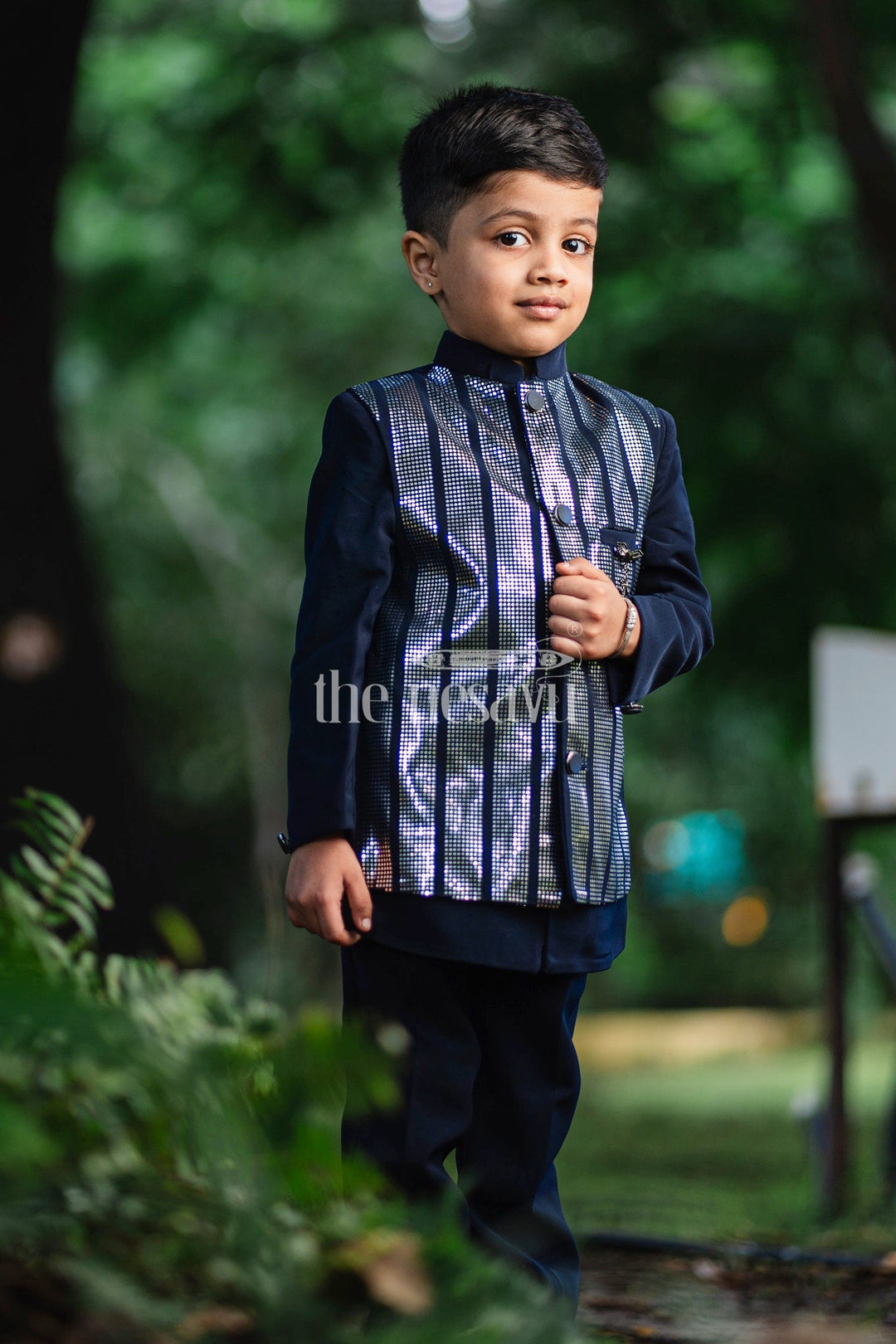 The Nesavu Boys Blazer Set Boys Blazer Set in Navy Blue with Metallic Striped Jacket and Matching Trousers for Family Functions Nesavu Nesavu Boys Navy Blue Blazer Set Metallic Stripes Weddings Festive Celebrations