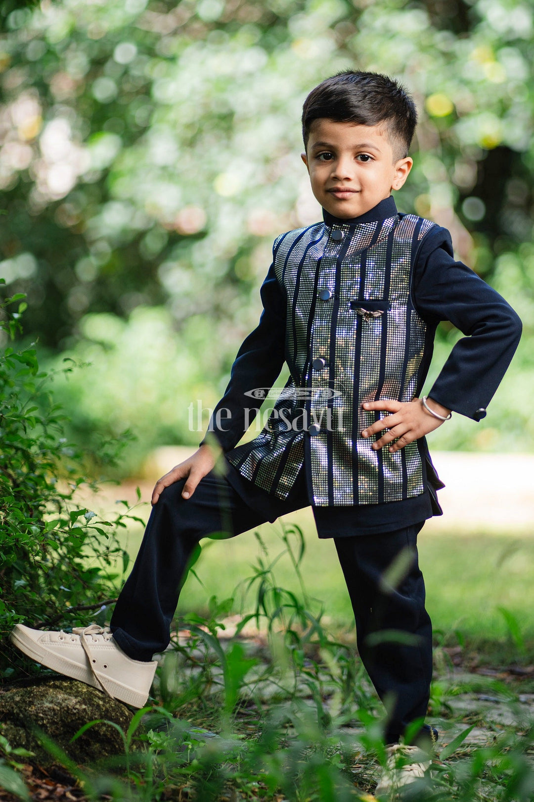 The Nesavu Boys Blazer Set Boys Blazer Set in Navy Blue with Metallic Striped Jacket and Matching Trousers for Family Functions Nesavu Nesavu Boys Navy Blue Blazer Set Metallic Stripes Weddings Festive Celebrations