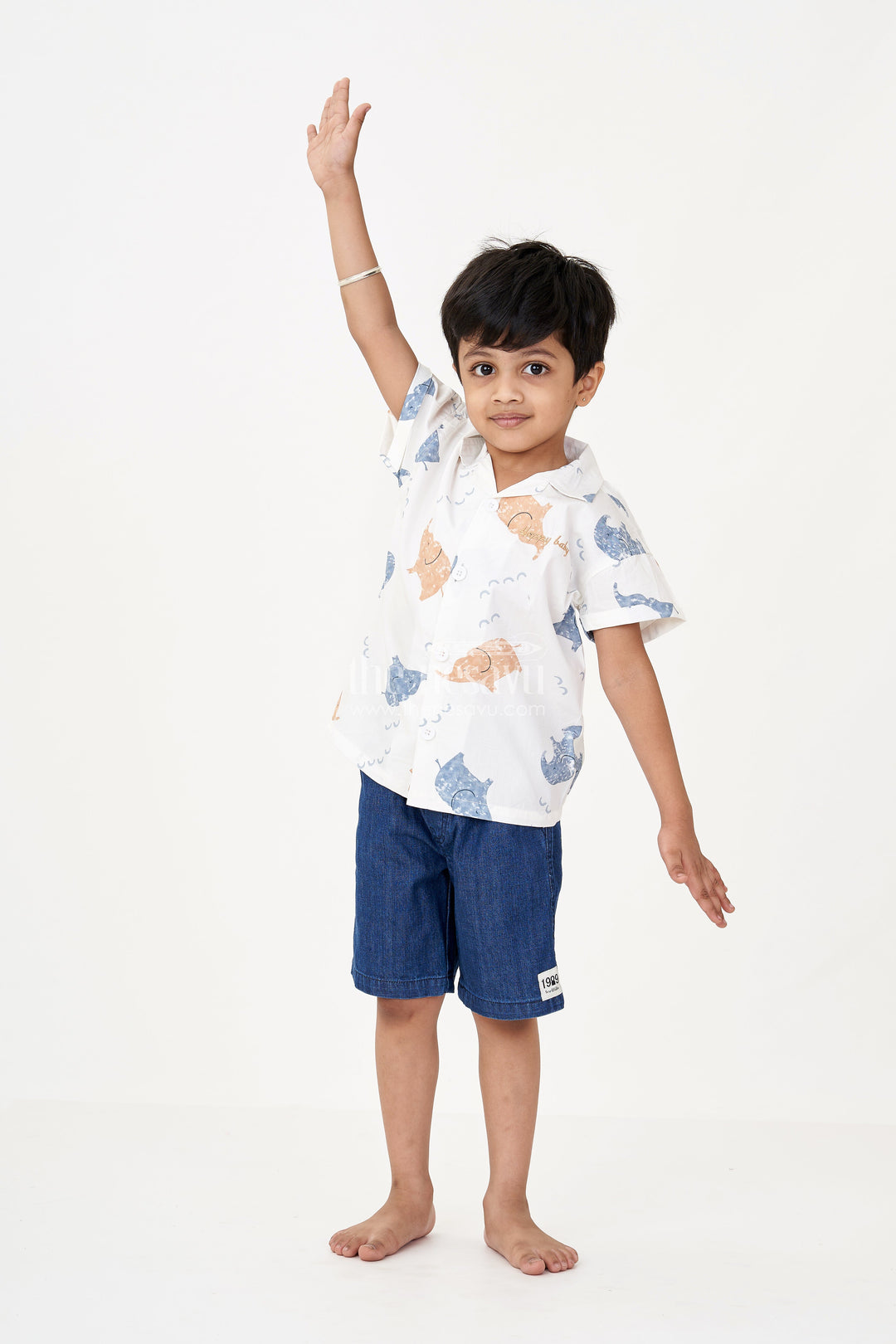 The Nesavu Boys Casual Set Boys Casual Two Piece Sets with White Animal Print Shirt and Denim Blue Cotton Shorts Nesavu 20 (3Y) / Cream BCS220A-20 Boys Casual Two Piece Sets White Animal Printed Shirt Denim Blue Shorts | The Nesavu