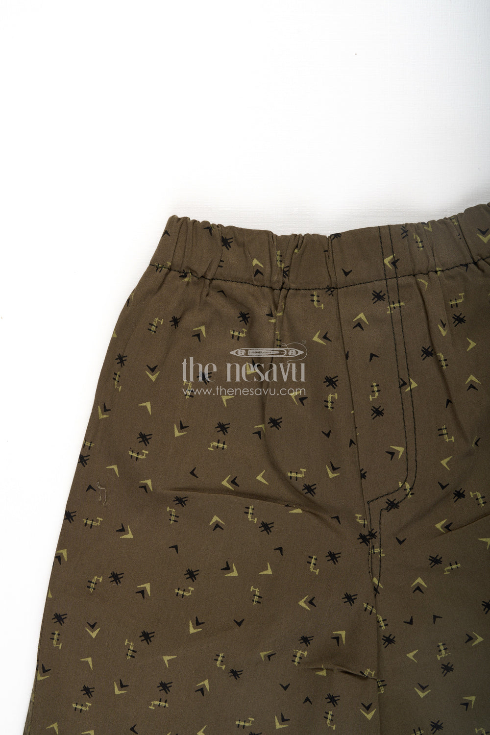 The Nesavu Boys Shorts Boys Olive Brown Cotton Loose Shorts with Micro Arrow and Palm Print and Relaxed Fit for Active Kids Nesavu Nesavu Boys Cotton Loose Shorts Olive Brown Arrow Palm Print Comfortable Fit