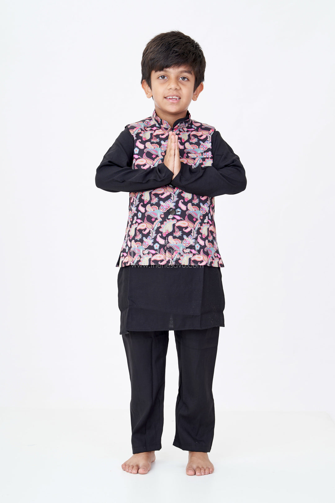The Nesavu Boys Kurtha Set Boys Pure Black Kurta Set with Silk Blend Fabric and Vibrant Digital Printed Nehru Jacket Nesavu 18 (2Y) / Black BES681A-18 Boys Pure Black Kurta Set Paisley Digital Print Jacket Silk Blend | The Nesavu