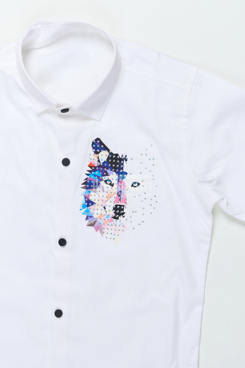 The Nesavu Boys Cotton Shirt Boys White Cotton Shirt with Multicolor Wolf Face Print Trendy Smart Casual Nesavu Boys white shirt multicolor wolf print cotton blend smart casual shirt