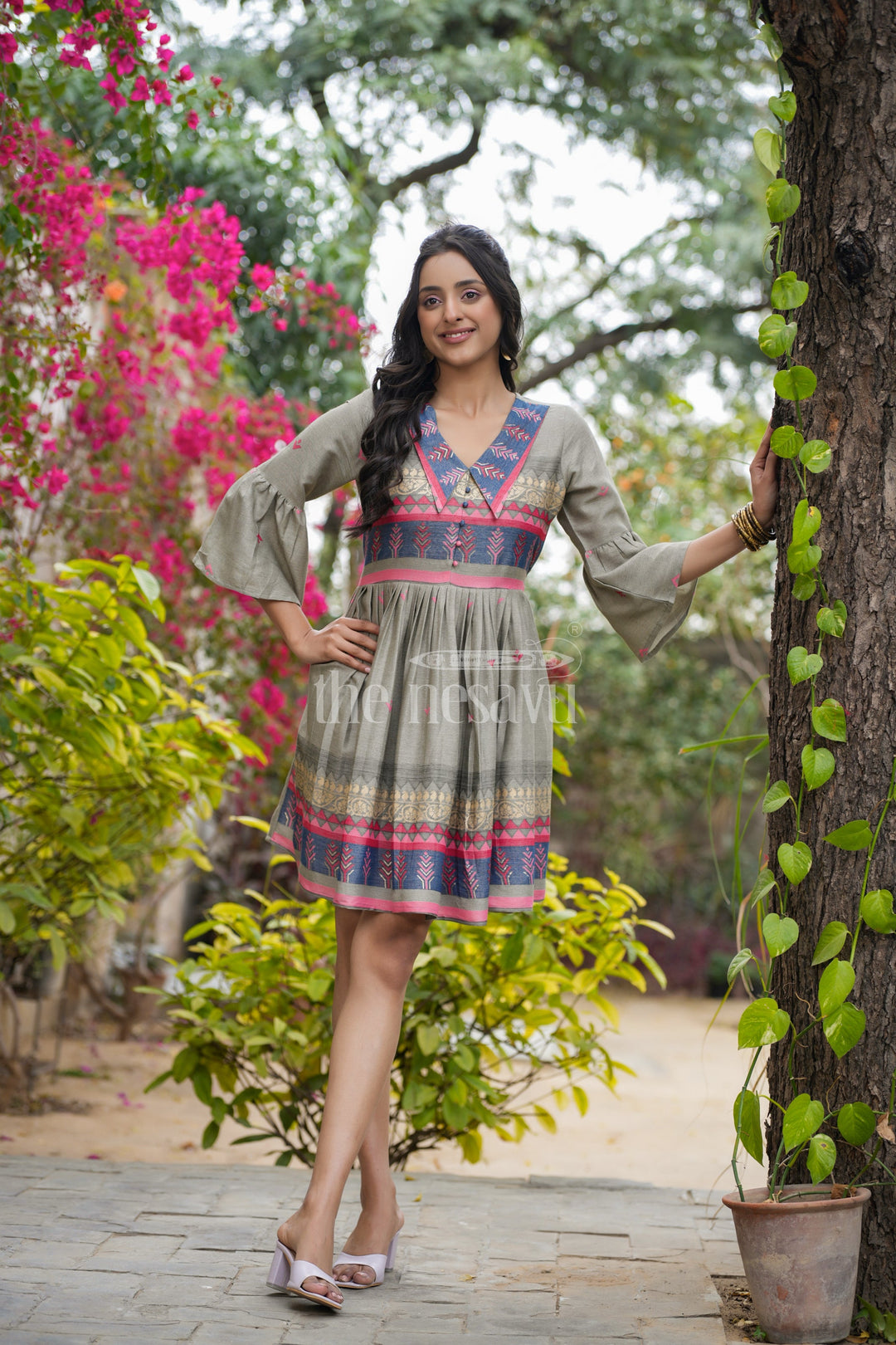 The Nesavu Womens Flared Kurthas Charming Grey Christmas Outfits for Ladies with Pink Accents and Flared Silhouette Nesavu 36 (S) / Gray WT041A-36 Grey Georgette Christmas Outfits Ladies Pink Embroidery Bell Sleeves | The Nesavu