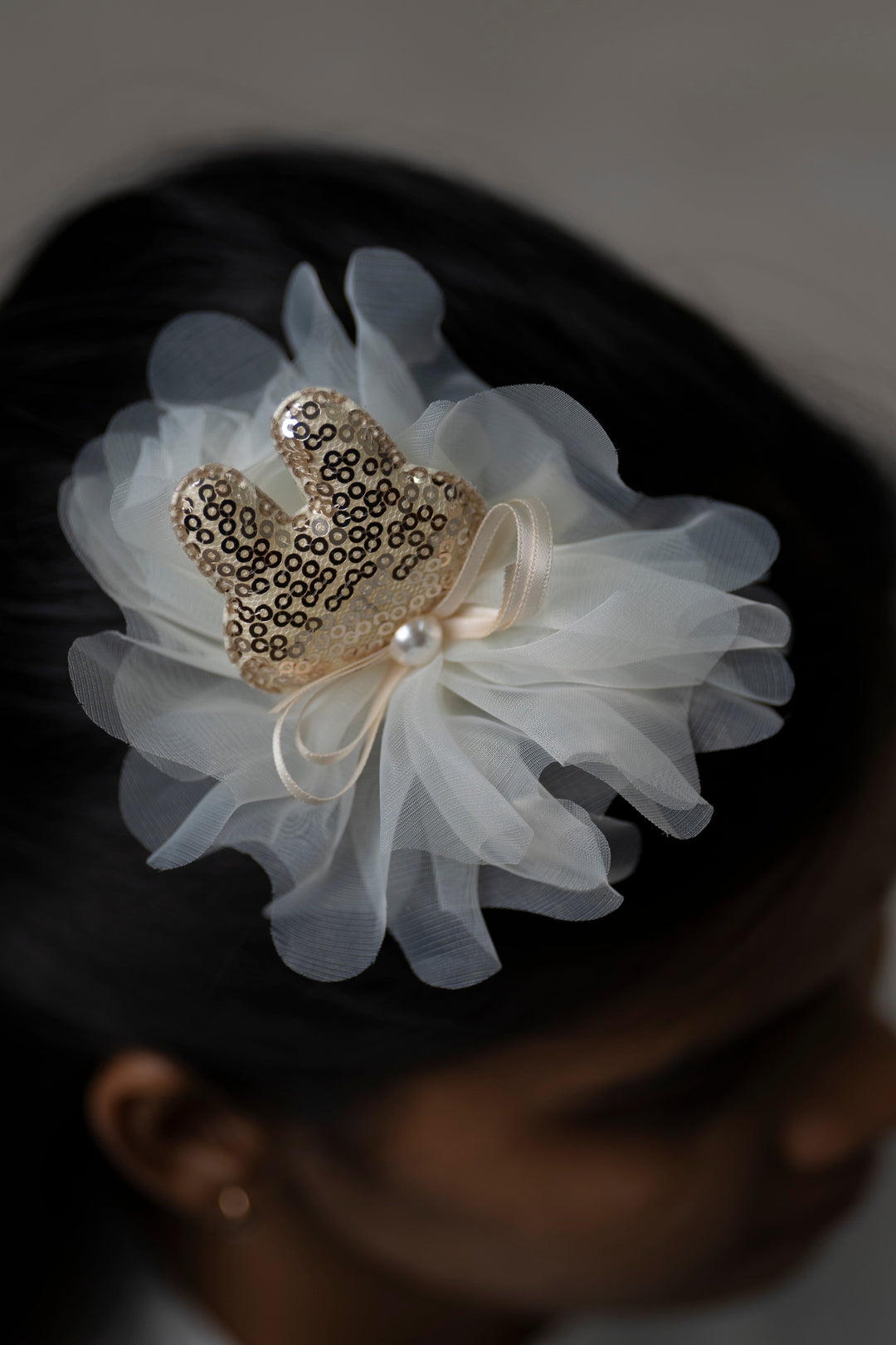 The Nesavu Hair Clip Elegant Golden Sequined Bow Hair Clip with Tulle Detail Nesavu Half white JHCL65C Golden Sequined Bow Clip with Pearl | Hair Accessory for Special Occasions | The Nesavu