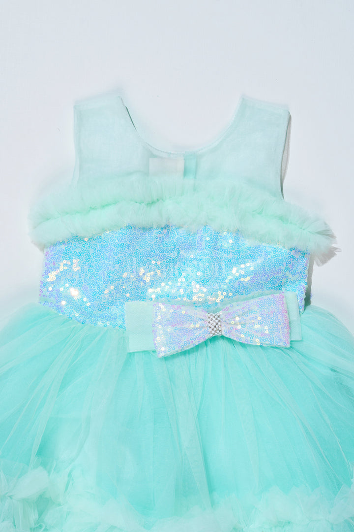 The Nesavu Girls Fancy Party Frock Elegant Green Net Dinner Dress for Girls with Ruffles and a Sequin Bow Nesavu Nesavu Elegant Green Net Dinner Dress Girls Ruffles Sequin Bow