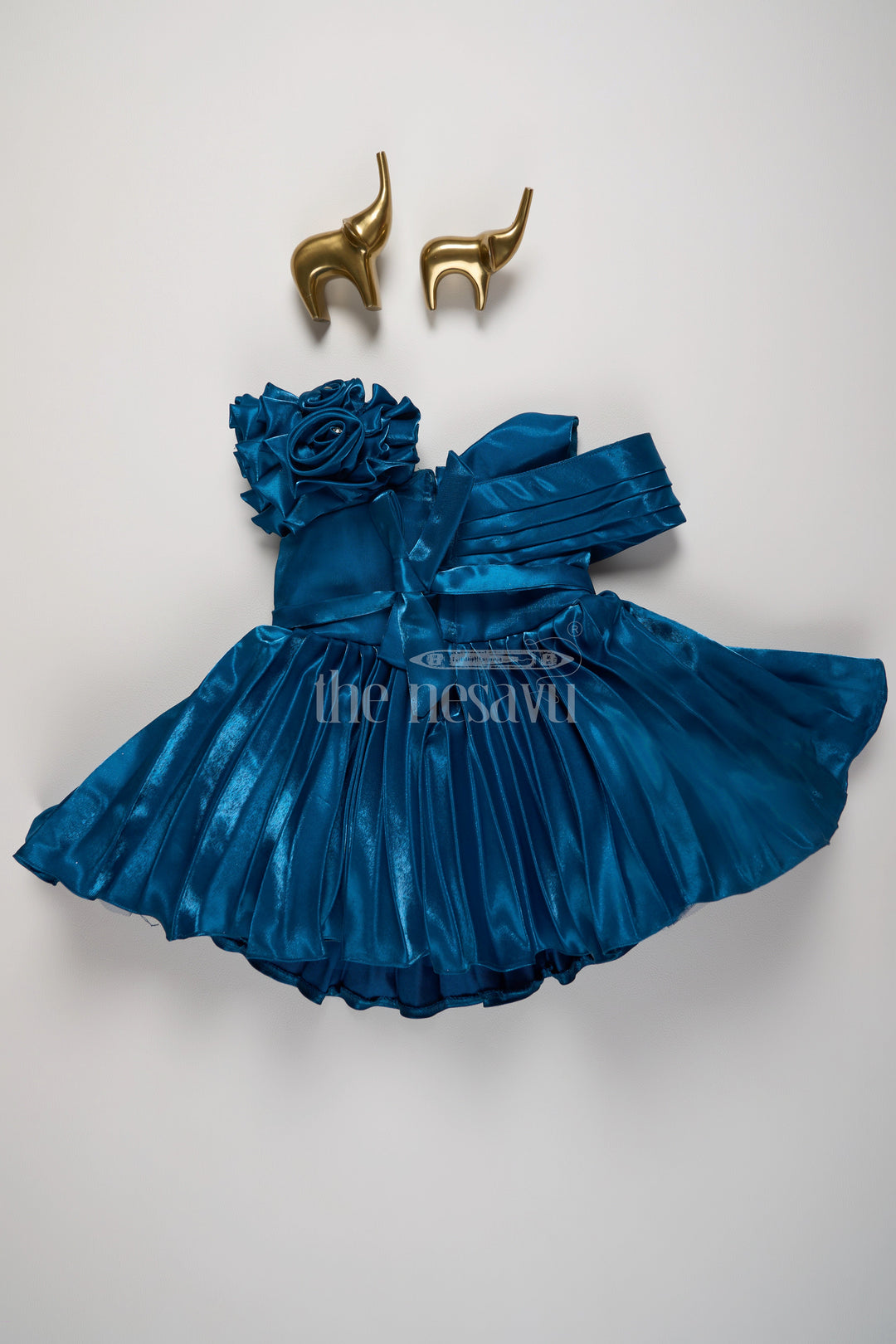 The Nesavu Girls Fancy Party Frock Elegant Navy Blue One-Shoulder Party Frock with Pleated Skirt and Silver Waistband for Girls Nesavu Nesavu Navy Blue One-Shoulder Party Frock Girls Pleated Skirt Floral Embellishment