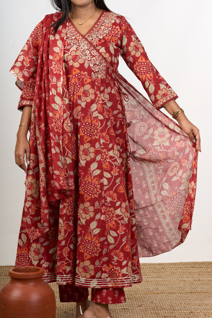 The Nesavu Womens Flared Suit Sets Elegant Women'S Flared Suit Set in Cotton with Floral Detailing Wedding Clothes for Women Nesavu Buy Women's Flared Cotton Suit Set Weddings Vibrant Floral Detailing Special Occasions | The Nesavu