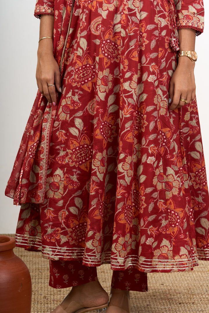 The Nesavu Womens Flared Suit Sets Elegant Women'S Flared Suit Set in Cotton with Floral Detailing Wedding Clothes for Women Nesavu Buy Women's Flared Cotton Suit Set Weddings Vibrant Floral Detailing Special Occasions | The Nesavu