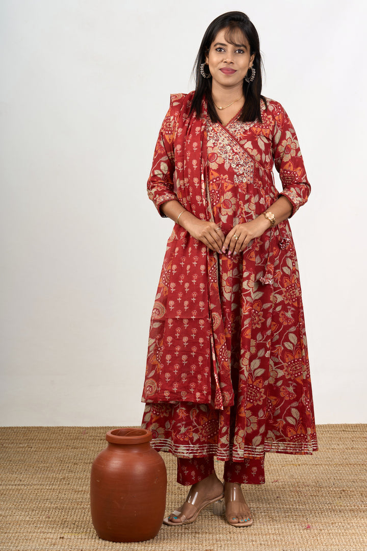 The Nesavu Womens Flared Suit Sets Elegant Women'S Flared Suit Set in Cotton with Floral Detailing Wedding Clothes for Women Nesavu Buy Women's Flared Cotton Suit Set Weddings Vibrant Floral Detailing Special Occasions | The Nesavu