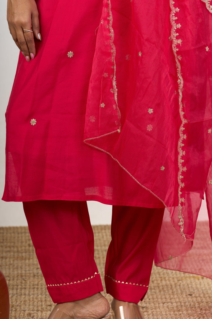 The Nesavu Womens Straight Suit Sets Exquisite Blend Silk Women'S Occasion Dresses with Gold Detailing Nesavu Women'S Blend Silk Occasion Dress Gold Embroidery Sheer Dupatta - | The Nesavu