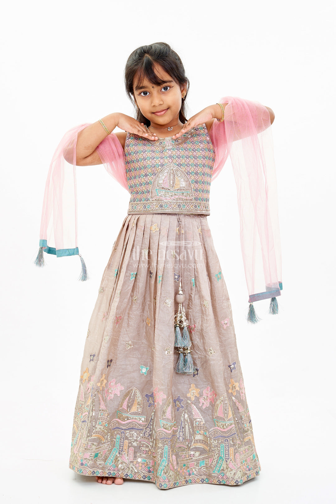 The Nesavu Girls Lehenga Choli Exquisite Sleeveless Lehenga Choli for Girls with Embroidered Shimmer Silk and Matching Dupatta Nesavu 24 (5Y) / Gray GL592A-24 Exquisite Sleeveless Lehenga Choli Girls Embroidered Shimmer Silk Matching Dupatta | The Nesavu