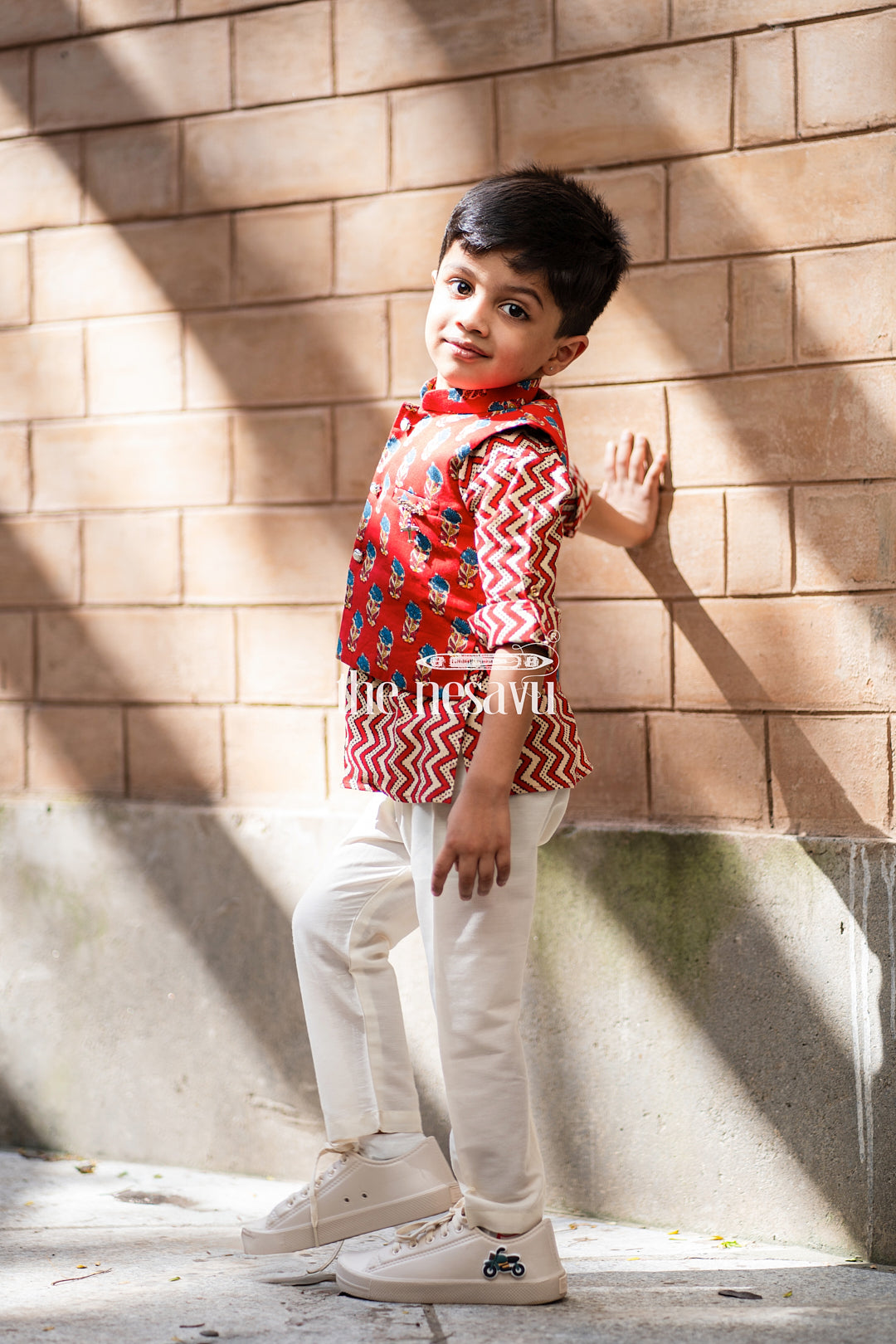 The Nesavu Boys Jacket Sets Fashionable Red Zig-Zag Printed Kurta Set With Overjacket For Boys Nesavu Festive Wear Collection For Boys | Premium kurta Set | The Nesavu