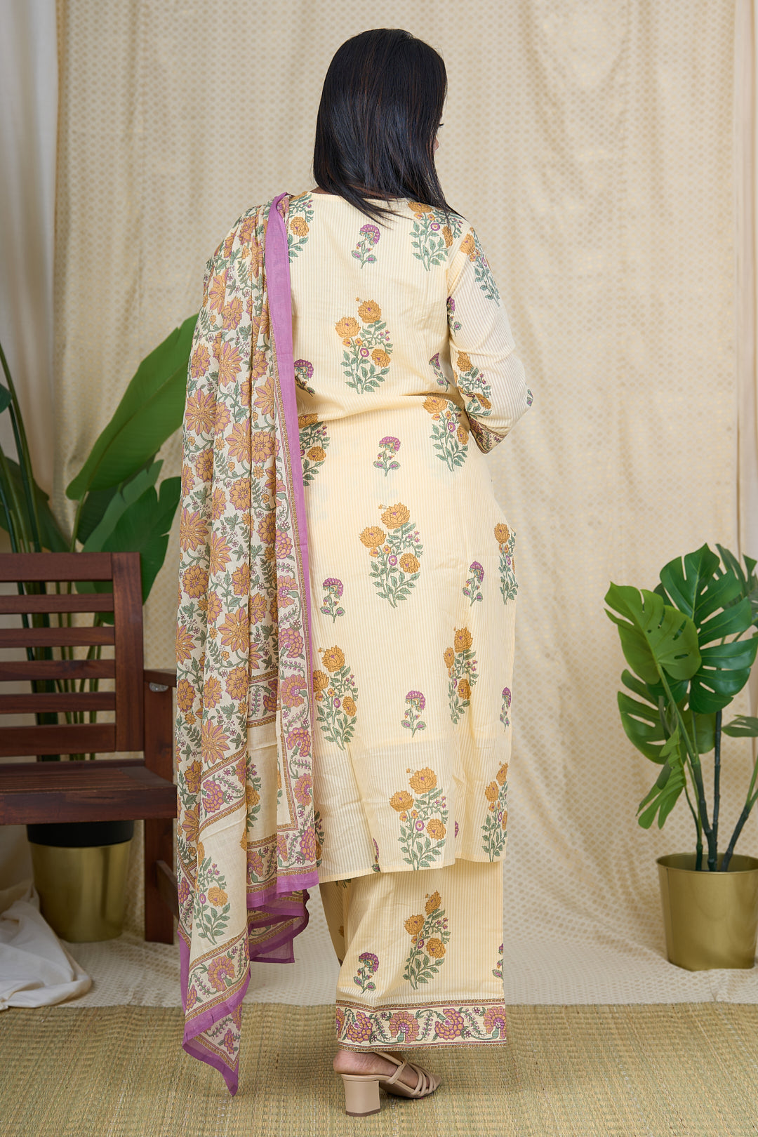 The Nesavu Womens Straight Suit Sets Floral Print Cotton Kurta Set with Mul Dupatta Nesavu Floral Print Cotton Kurta Set for Women with Mul Dupatta