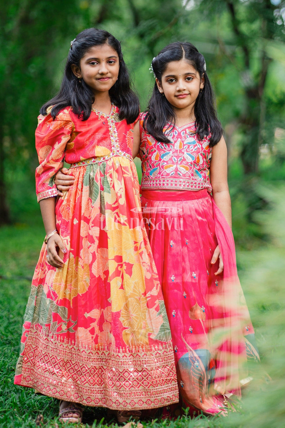 The Nesavu Girls Lehenga Choli Girls Coral Embroidered Lehenga Choli Set with Leaf Motif and Pleated Skirt Nesavu Nesavu Coral Girls Lehenga Choli Set Embroidered Bodice Pleated Skirt Weddings