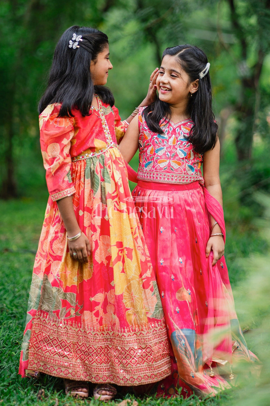 The Nesavu Girls Lehenga Choli Girls Coral Embroidered Lehenga Choli Set with Leaf Motif and Pleated Skirt Nesavu Nesavu Coral Girls Lehenga Choli Set Embroidered Bodice Pleated Skirt Weddings