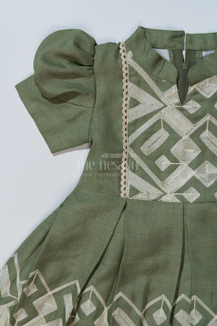 The Nesavu Girls Cotton Frock Girls Dark Green Holiday Dress with Elegant Embroidery and Puff Sleeves Nesavu Nesavu Girls Dark Green Holiday Dress Embroidery Puff Sleeves Festive Wear