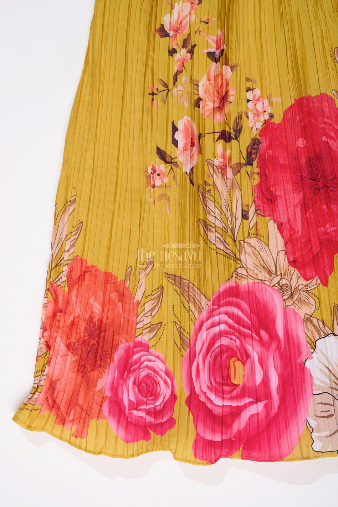 The Nesavu Girls Lehenga Choli Girls Floral Lehenga Set for Wedding with Embroidered Sleeveless Blouse and Dupatta Nesavu Girls Floral Printed Wedding Lehenga Set Embroidered Blouse Dupatta | The Nesavu