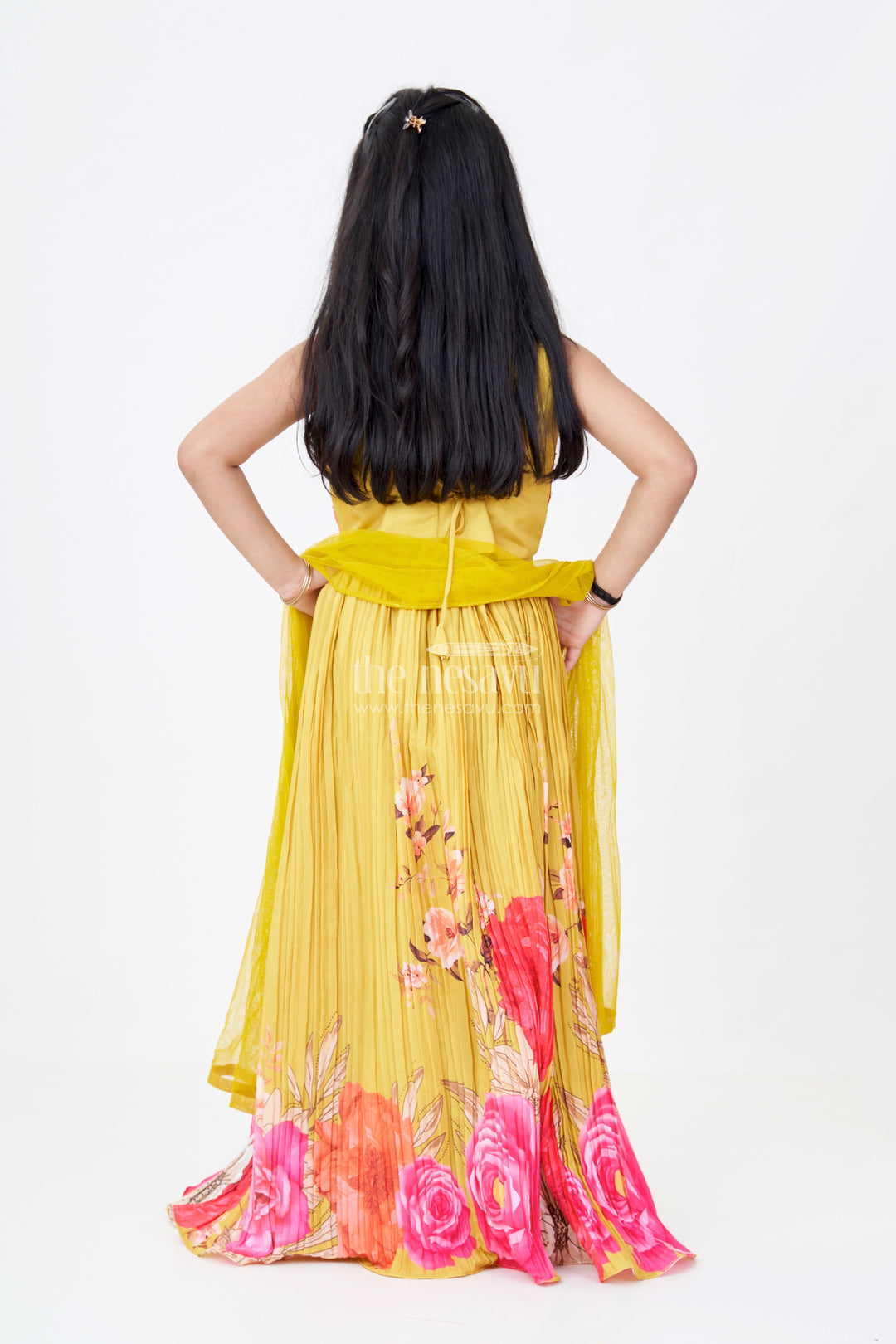 The Nesavu Girls Lehenga Choli Girls Floral Lehenga Set for Wedding with Embroidered Sleeveless Blouse and Dupatta Nesavu Girls Floral Printed Wedding Lehenga Set Embroidered Blouse Dupatta | The Nesavu