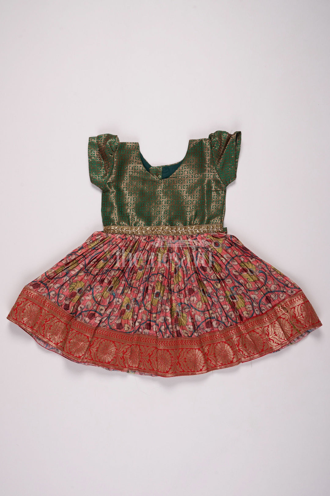 The Nesavu Silk Frock Girls Green and Red Pleated Silk Christmas Frock with Elegant Embroidery Nesavu 16 (1Y) / Green SF941A-16 Nesavu Girls Green Red Silk Christmas Frock Floral Pleats Zari Border