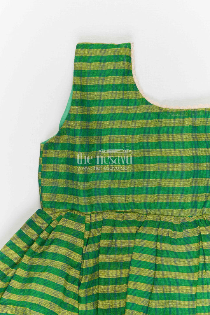 The Nesavu Girls Cotton Frock Girls Sleeveless Cotton Dress for Playdates and Outings Nesavu Nesavu Girls Sleeveless Cotton Dress For Playdates Casual Outings And Summer Comfort