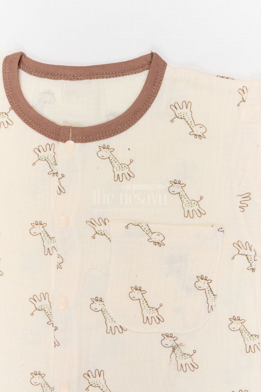 The Nesavu Night Dress Kids Cotton Night Suit with Giraffe Print for Comfortable Sleep Nesavu Nesavu Kids Muslin Cotton Giraffe Print Night Suit For Breathable Sleepwear