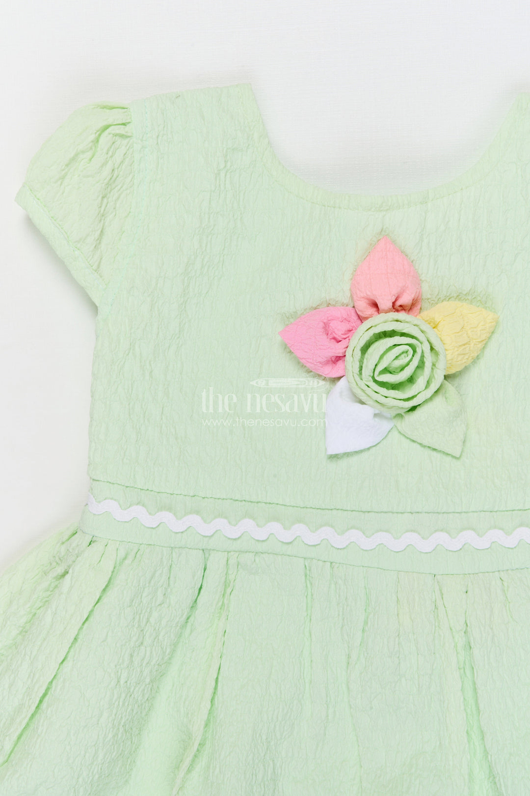 The Nesavu Girls Cotton Frock Lightweight Cotton Frock for Baby Girls' Everyday Moments Nesavu Nesavu seersucker baby frock with pastel flower detail and puff sleeves for everyday comfort