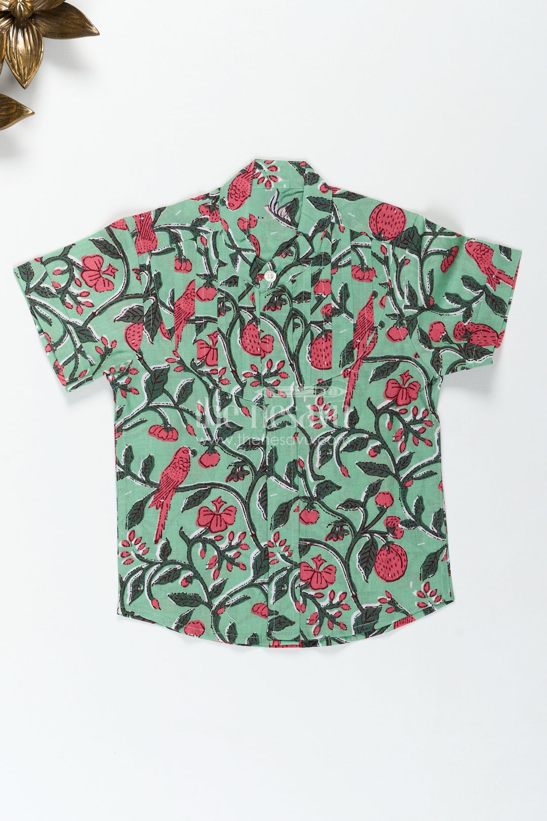 The Nesavu Boys Cotton Shirt Parrot and Botanical Print Boys Cotton Shirt Natureinspired Green Casual Wear Nesavu 16 (1Y) / Green BS276A-16 Nesavu Nature Inspired Green Cotton Shirt Boys Parrot Leaf Print Design Summer Days
