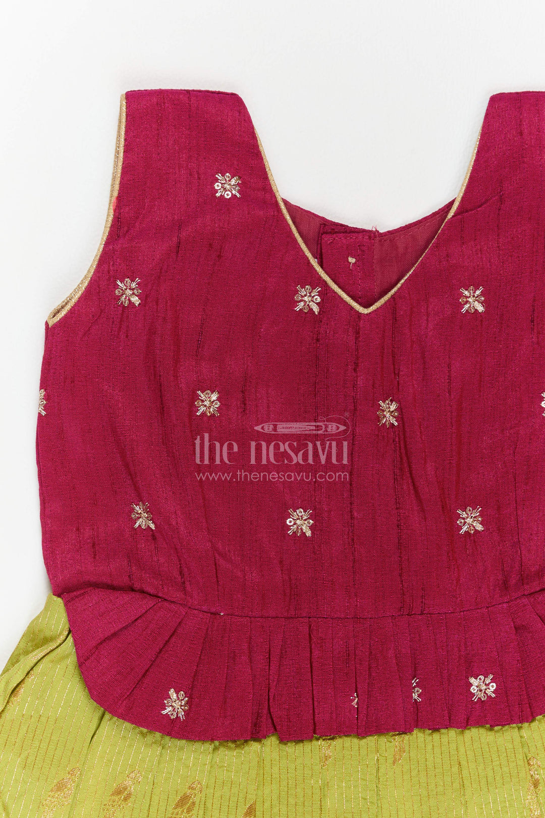 The Nesavu Silk Frock Silk Frock for Girls in Purple with Jacquard Weave Nesavu Nesavu Silk Frock For Girls In Purple With Jacquard Weave
