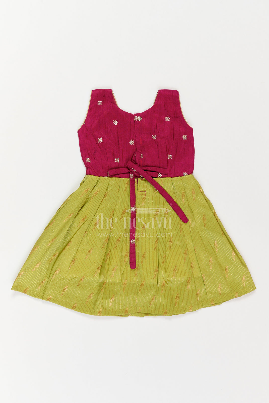 The Nesavu Silk Frock Silk Frock for Girls in Purple with Jacquard Weave Nesavu Nesavu Silk Frock For Girls In Purple With Jacquard Weave