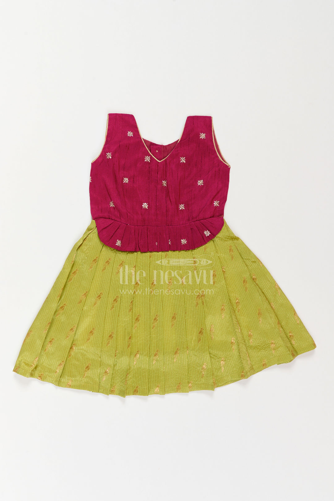 The Nesavu Silk Frock Silk Frock for Girls in Purple with Jacquard Weave Nesavu Nesavu Silk Frock For Girls In Purple With Jacquard Weave