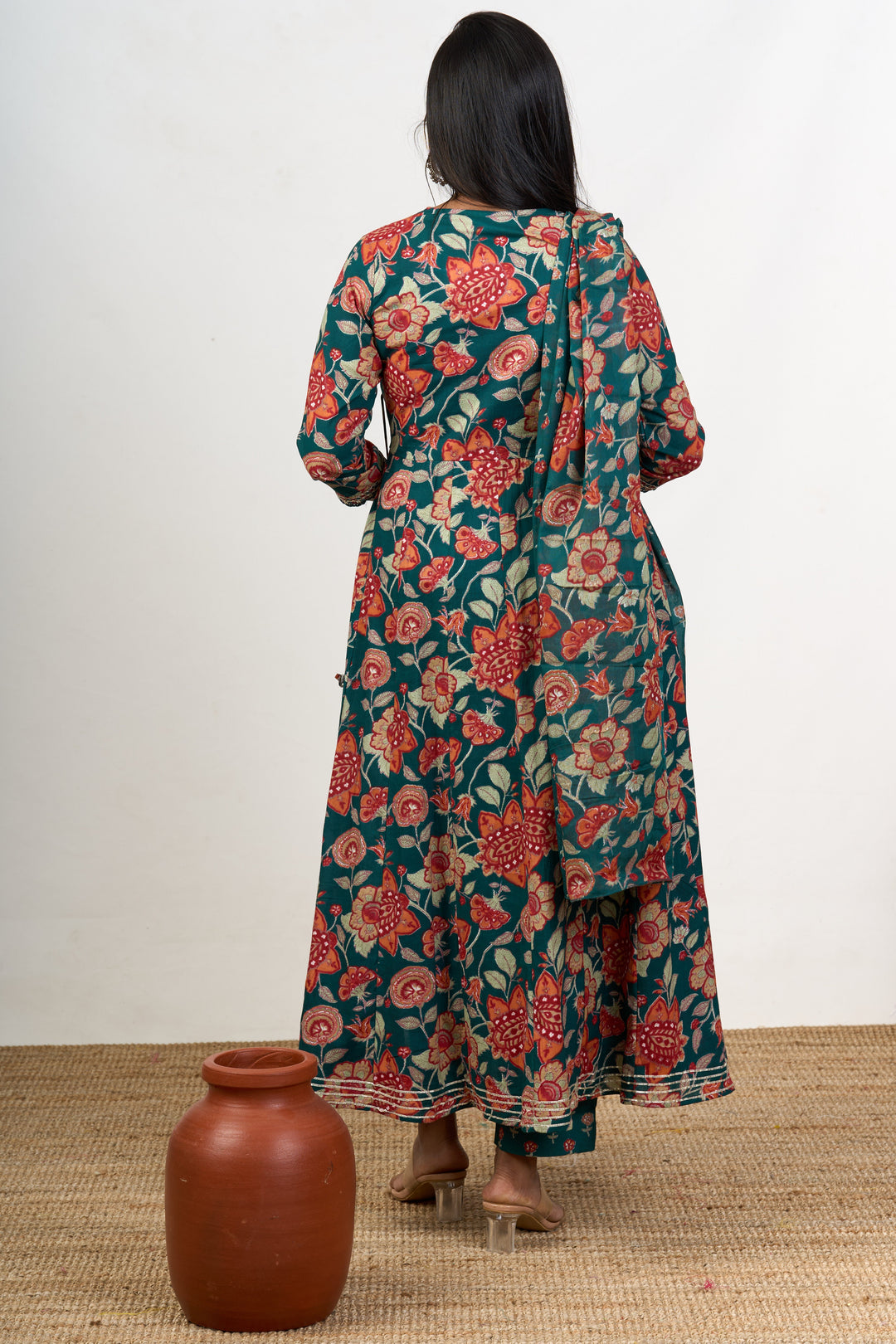 The Nesavu Womens Flared Suit Sets Stylish Cotton Women'S Flared Suit Set Wedding Wear for Women with Green and Floral Charm Nesavu Cotton Women's Flared Green Suit Set Wedding Wear Elegant Occasions | The Nesavu