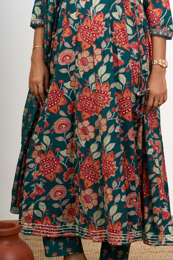 The Nesavu Womens Flared Suit Sets Stylish Cotton Women'S Flared Suit Set Wedding Wear for Women with Green and Floral Charm Nesavu Cotton Women's Flared Green Suit Set Wedding Wear Elegant Occasions | The Nesavu