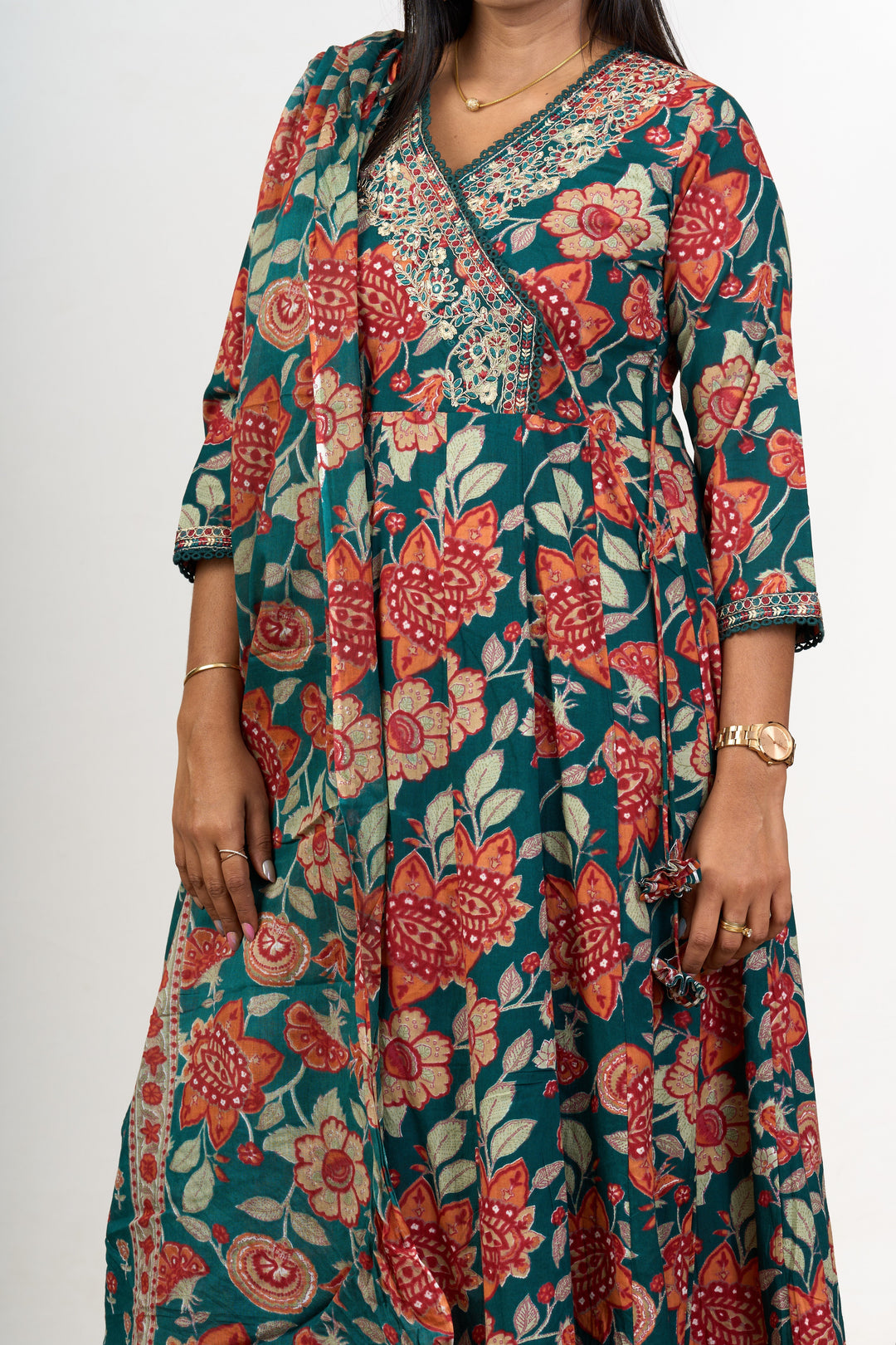 The Nesavu Womens Flared Suit Sets Stylish Cotton Women'S Flared Suit Set Wedding Wear for Women with Green and Floral Charm Nesavu Cotton Women's Flared Green Suit Set Wedding Wear Elegant Occasions | The Nesavu