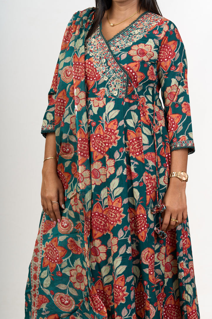 The Nesavu Womens Flared Suit Sets Stylish Cotton Women'S Flared Suit Set Wedding Wear for Women with Green and Floral Charm Nesavu Cotton Women's Flared Green Suit Set Wedding Wear Elegant Occasions | The Nesavu