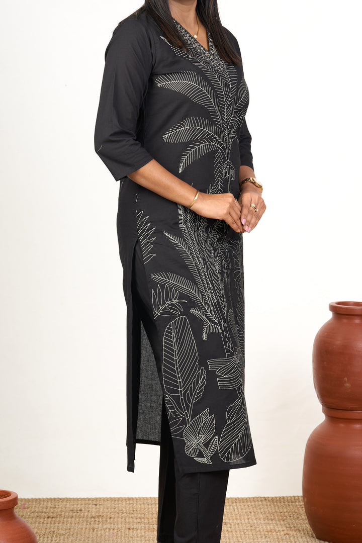 The Nesavu Womens Straight Suit Sets Traditional Women'S Straight Suit Set in Georgette with Unique Patterns Traditional Wear for Women Nesavu Buy Women's Black Georgette Straight Suit Set Traditional Wear Women | The Nesavu