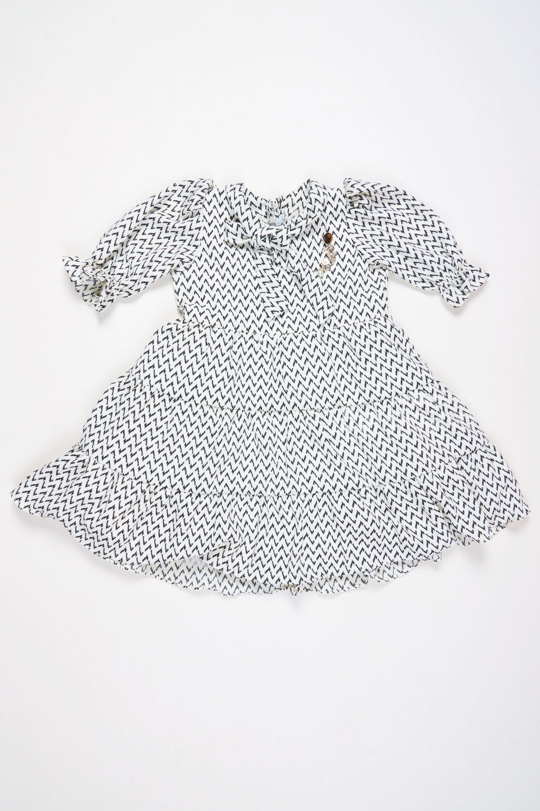 The Nesavu Girls Fancy Frock Trendy Black and White New Frock Design for Girls with Chevron Pattern Nesavu 20 (3Y) / Black GFC1511A-20 Black White New Frock Design Girls Chevron Print Ruffles | The Nesavu