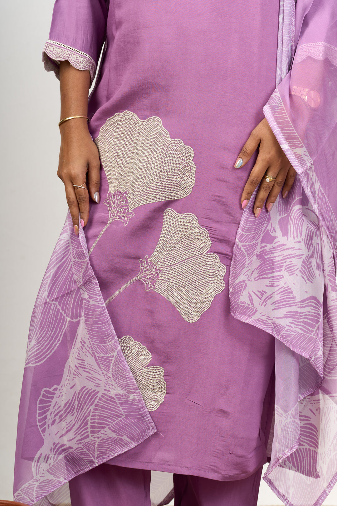 The Nesavu Womens Straight Suit Sets Women’S Trendy Dresses in Lavender Blend Silk with Delicate Lace and Floral Motifs Nesavu Lavender Blend Silk Womens Trendy Dresses Lace Accents Floral Dupatta | The Nesavu