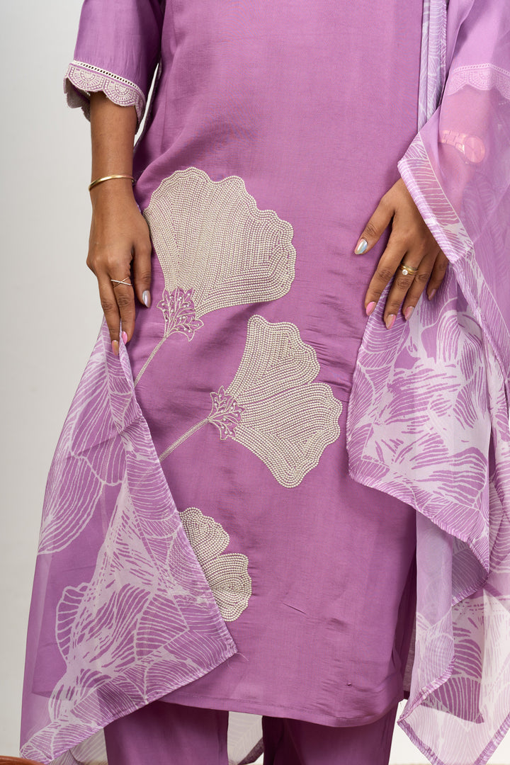 The Nesavu Womens Straight Suit Sets Women’S Trendy Dresses in Lavender Blend Silk with Delicate Lace and Floral Motifs Nesavu Lavender Blend Silk Womens Trendy Dresses Lace Accents Floral Dupatta | The Nesavu