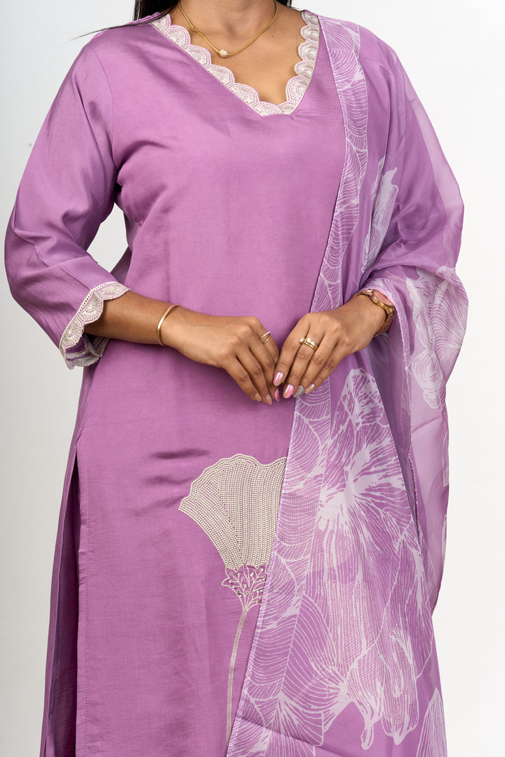 The Nesavu Womens Straight Suit Sets Women’S Trendy Dresses in Lavender Blend Silk with Delicate Lace and Floral Motifs Nesavu Lavender Blend Silk Womens Trendy Dresses Lace Accents Floral Dupatta | The Nesavu